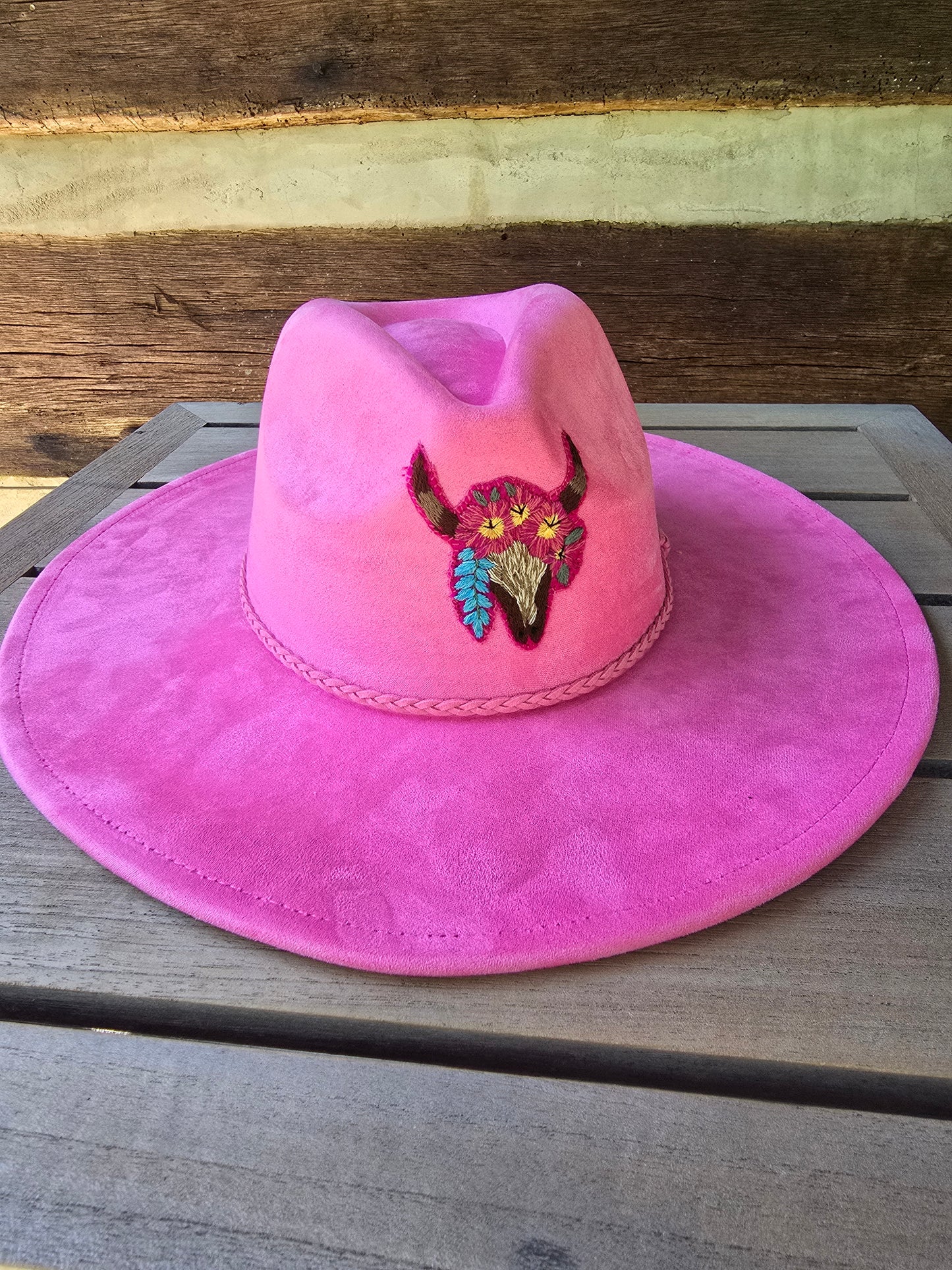 Bright western suede wide-brim hat
