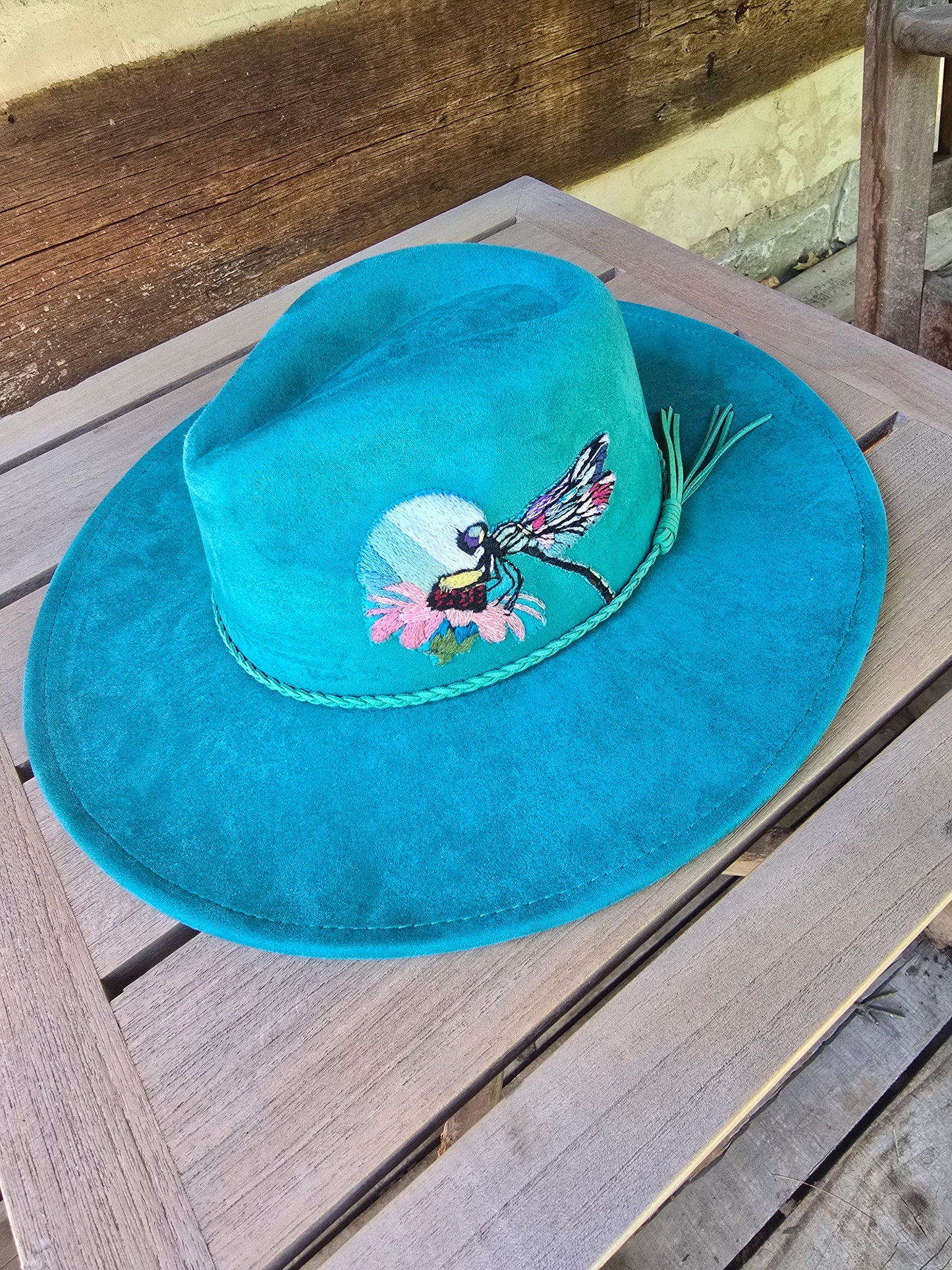 Bright western suede wide-brim hat